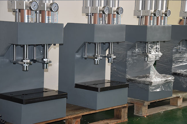 半弓型雙缸氣液增壓機產品細節(jié)圖3